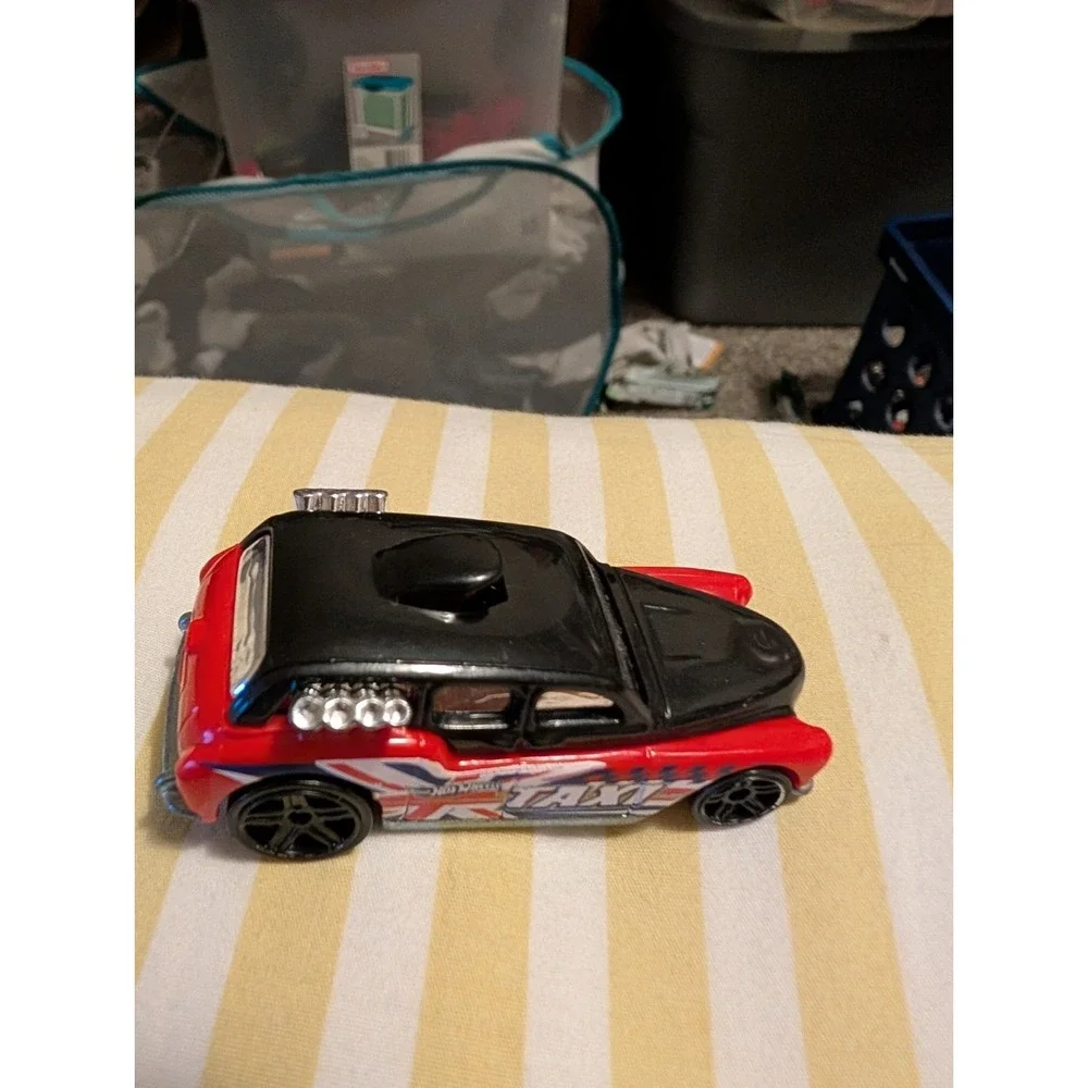 Hot Wheels Cockney Cab II 102/250 Metro City Works Red Black British Taxi 1:64